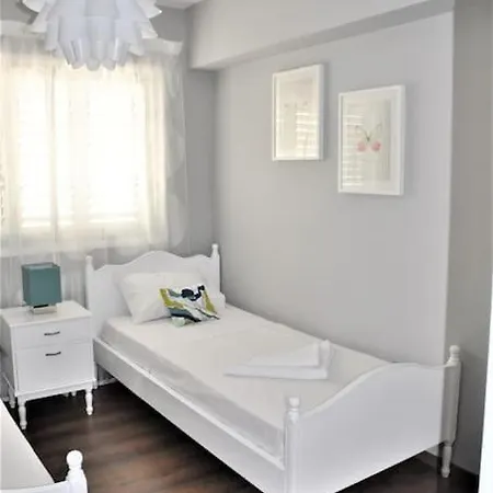 Liliana Sea View * Λάρνακα